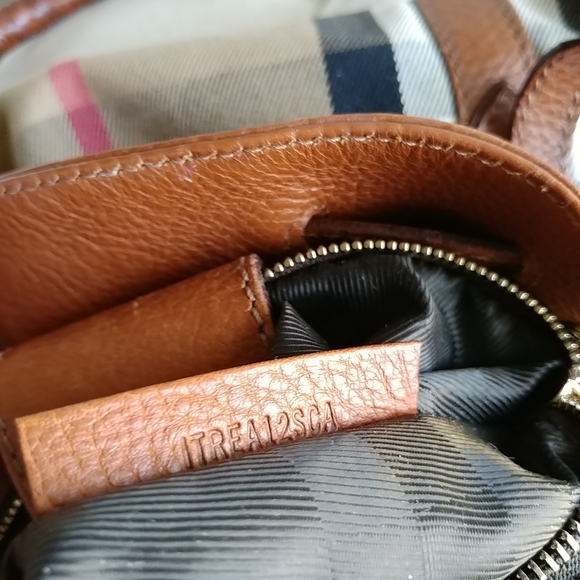 Burberry House Check Canvas Leather Shoulder Bag - Picture 8 of 11